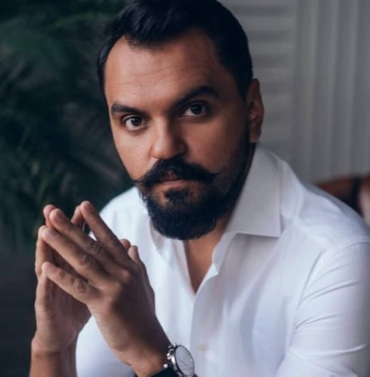 Викладач, який не примушує зубрити відповіді з книжок, а навчає на практиці